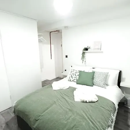 With Bathroom And Kitchen 20 Minutes From *