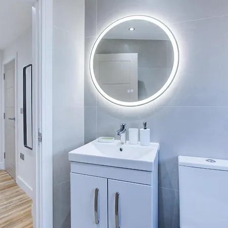 Hybrid Resi - Near Heathrow Airport With Onsite Car Parking Apartment Uxbridge