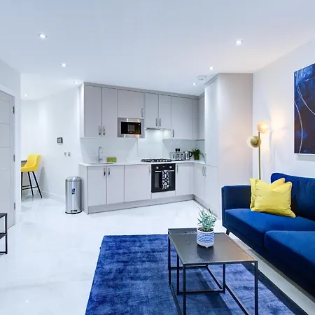 Hybrid Resi - Near Heathrow Airport With Onsite Car Parking Apartment *