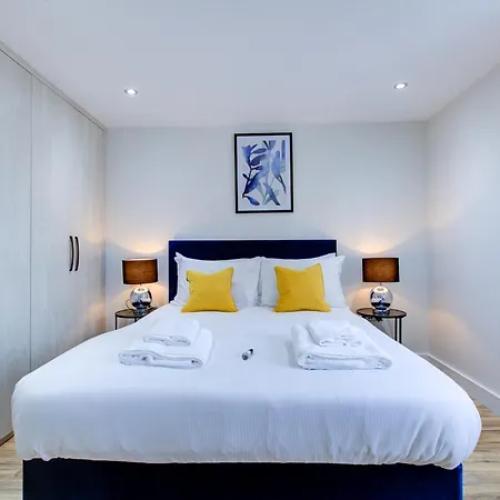 Apartment Hybrid Resi - Near Heathrow Airport With Onsite Car Parking *