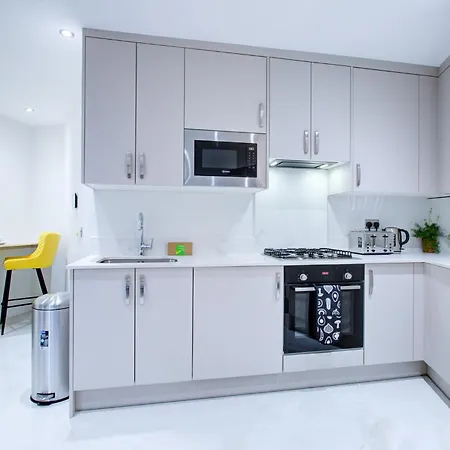 Hybrid Resi - Near Heathrow Airport With Onsite Car Parking Uxbridge