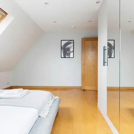 The Acton Collection * Londra