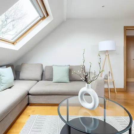 The Acton Collection * Londra