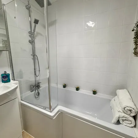 Apartment Luxury 2 Bhk In Canary Wharf