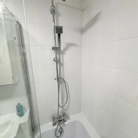 Luxury 2 Bhk In Canary Wharf Apartment *