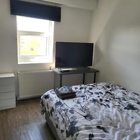 Private Near Ideal For Explorers Habitación en casa particular Londres