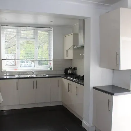 Holiday home Lovely Detached House Hendon