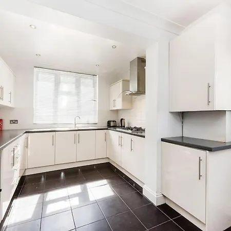 Lovely Detached House Holiday home Hendon