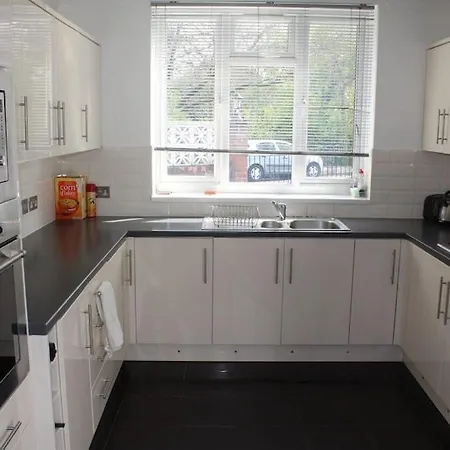 Lovely Detached House Hendon