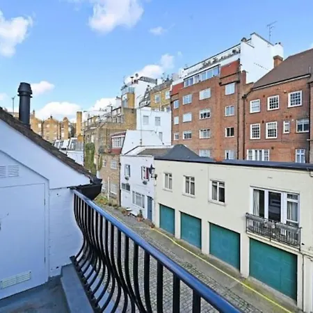 Family Mews Next To Hyde Park