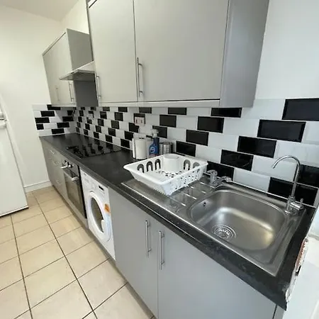 Whole Flat Close To Wembley Harrow