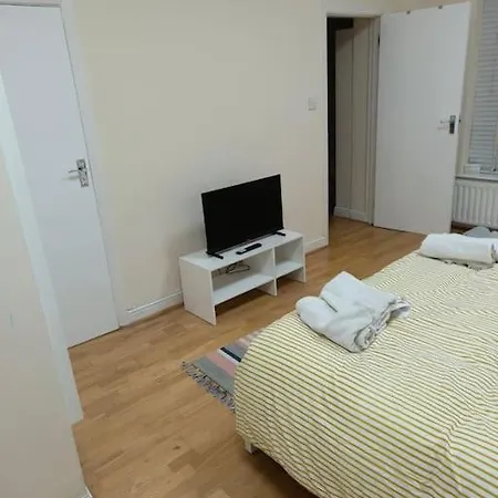 Whole Flat Close To Wembley Harrow