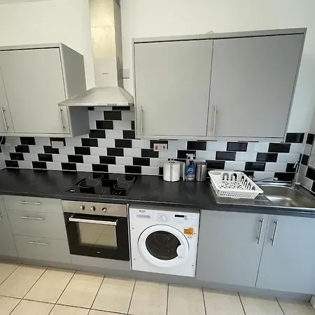 Whole Flat Close To Wembley Apartment