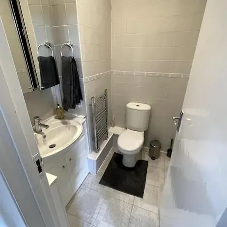 Whole Flat Close To Wembley Harrow