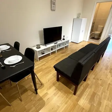 Whole Flat Close To Wembley * Harrow