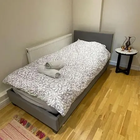 Apartment Whole Flat Close To Wembley *