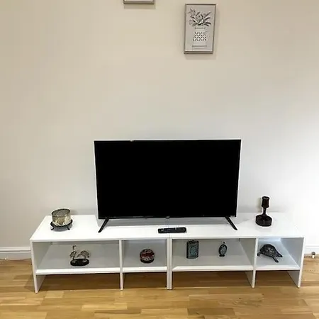 Apartment Whole Flat Close To Wembley Harrow