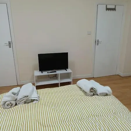 Whole Flat Close To Wembley Apartment *