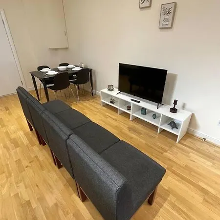 Whole Flat Close To Wembley Apartment