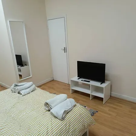 Apartment Whole Flat Close To Wembley *