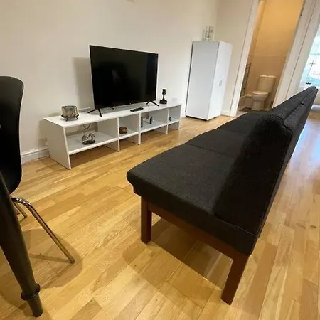 Whole Flat Close To Wembley