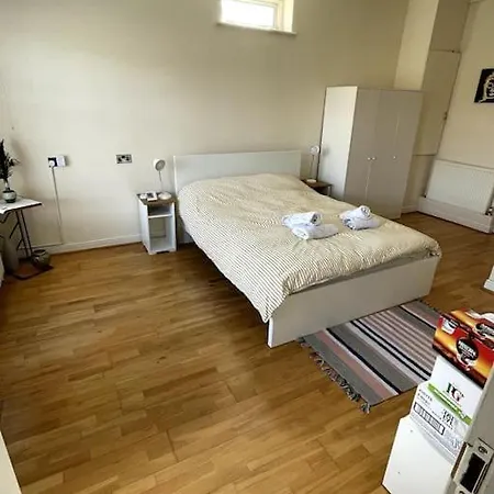 Whole Flat Close To Wembley Apartment *