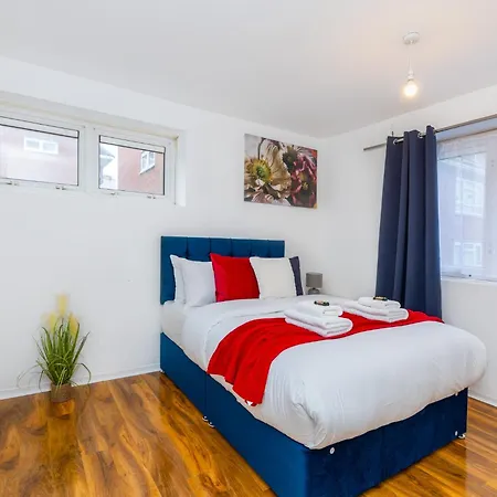 Spacious 3br, 5min Penge St, Crystal Palace Park Apartment London