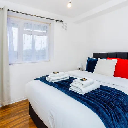 Spacious 3br, 5min Penge St, Crystal Palace Park Apartment *