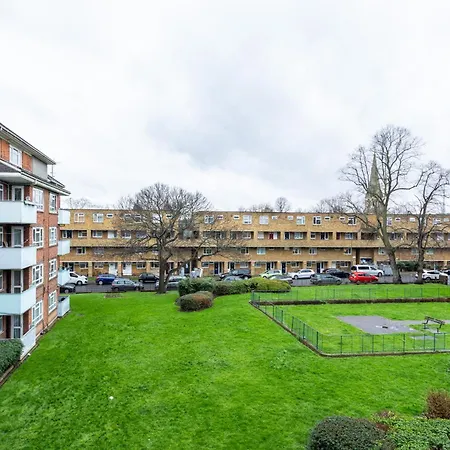 Spacious 3br, 5min Penge St, Crystal Palace Park Apartment London
