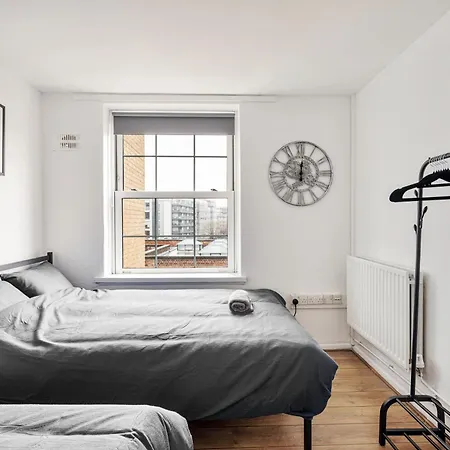 Sleek Shoreditch Hideout - 2 Bed Gem With Balcony In Apartment