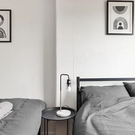 Sleek Shoreditch Hideout - 2 Bed Gem With Balcony In Apartment