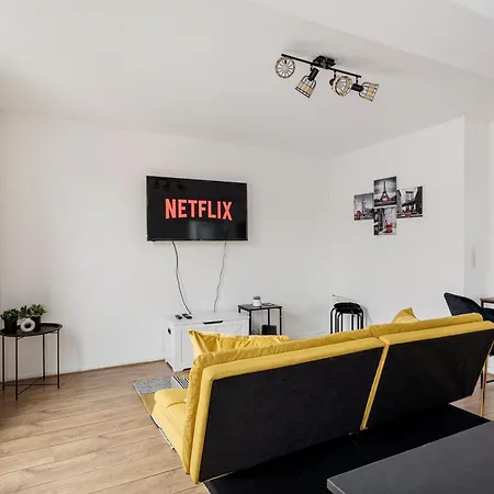Sleek Shoreditch Hideout - 2 Bed Gem With Balcony In London