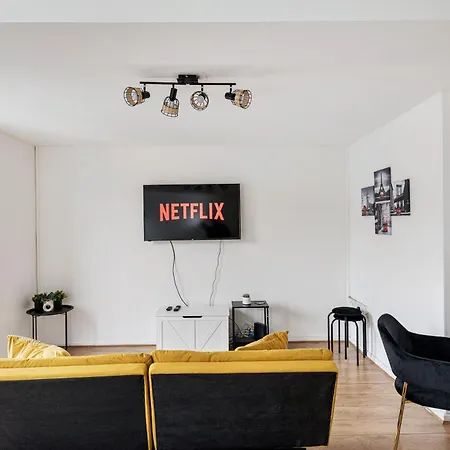 Apartment Sleek Shoreditch Hideout - 2 Bed Gem With Balcony In