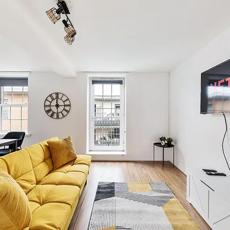 Sleek Shoreditch Hideout - 2 Bed Gem With Balcony In Apartment