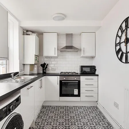 Sleek Shoreditch Hideout - 2 Bed Gem With Balcony In *