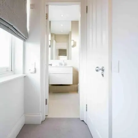 Spacious And Cosy 3brs 5f House In Heart Of Villa