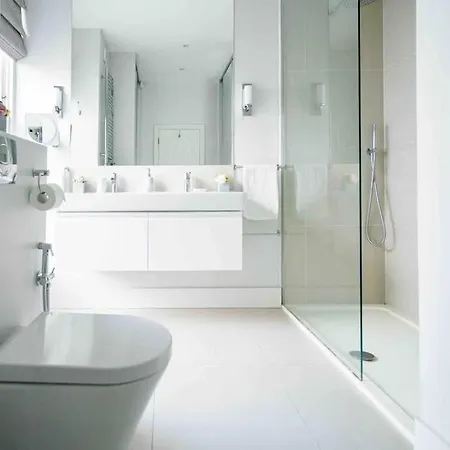 Spacious And Cosy 3brs 5f House In Heart Of