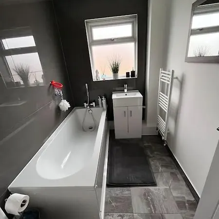 Apartment Luxury Ground Floor Maisonette Hounslow