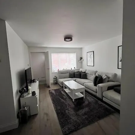 Luxury Ground Floor Maisonette Hounslow