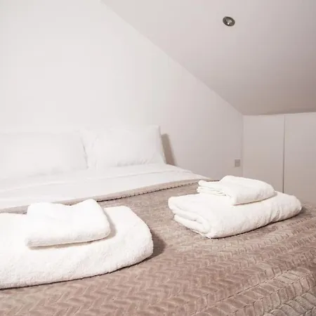 Luxury Townhouse - Hidden Gem Holiday home