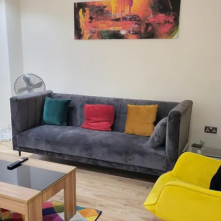 Garland Modern Spacious With Garden