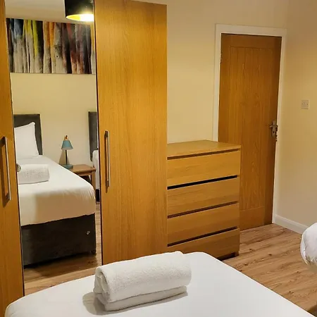 Garland Modern Spacious With Garden Apartment *
