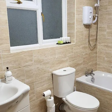 Garland Modern Spacious With Garden Apartment Edgware