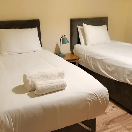 Garland Modern Spacious With Garden Apartment *