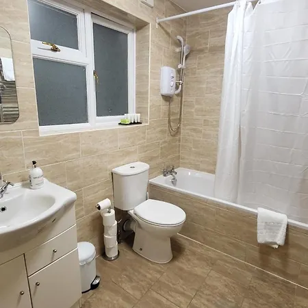 Garland Modern Spacious With Garden * Edgware