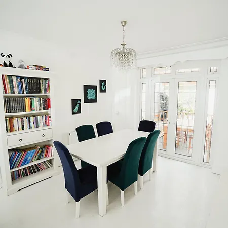 Homestay House With Garden & Bbq