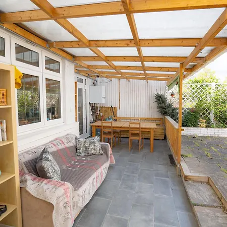 House With Garden & Bbq Homestay Edmonton