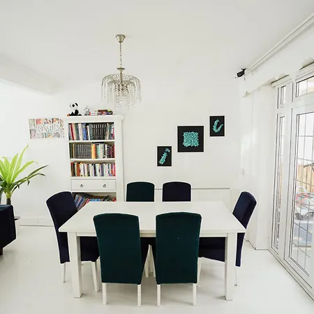 House With Garden & Bbq Homestay *