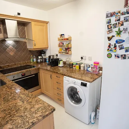 House With Garden & Bbq Homestay Edmonton