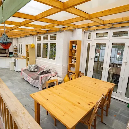 Homestay House With Garden & Bbq